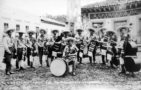 Mariachis a principios del siglo XX.