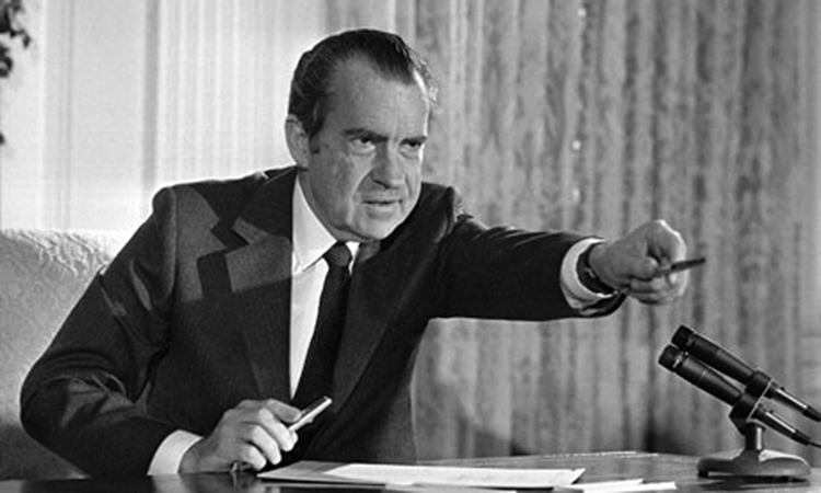 ¿Cómo se declara la guerra a una cosa?