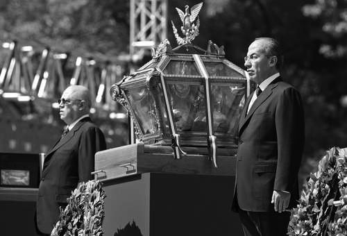 Guillermo Ortiz y Felipe Calderón el 30 de mayo, 2010 (Foto: Cristina Rodríguez.)