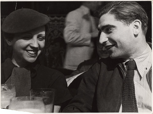 Gerda Taro y Frank Capa en París, 1935. (Foto: Fred Stein.) 
