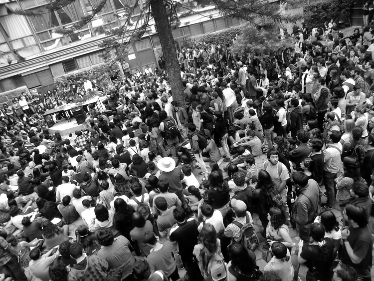 La asamblea del martes 17. (Foto: robada de la pared FB de Francisco Cerezo.)