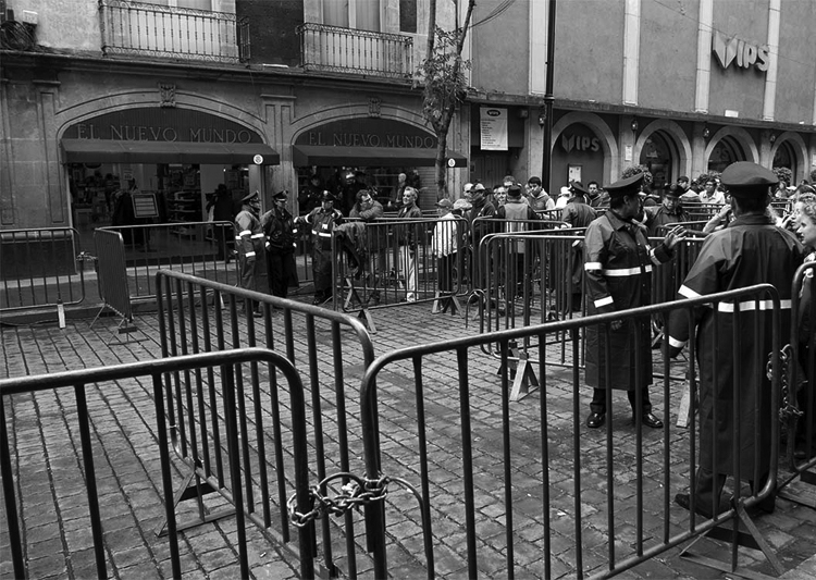 Las inmediaciones del zócalo de la ciudad de México, el día del grito de Peña Nieto