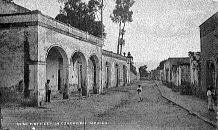 La calle hacia 1891, vista de la Conchita hacia el sur. Foto de William Henry Jackson, en la Biblioteca del Congreso de Estados Unidos.