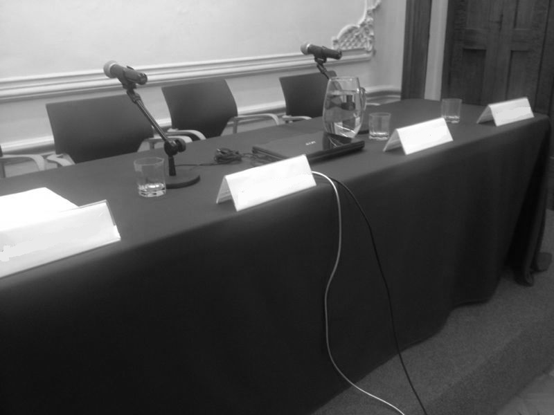 La necesidad de enriquecer los foros de diálogo entre historiadores.