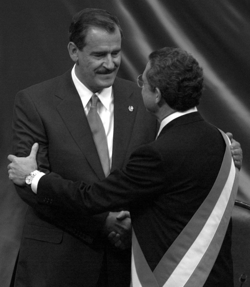 En el fervor de la blanquiazul coronación, Vicente Fox Quesada, anunció que se daría “…un giro de 365 grados”. A trece años de la alternancia política, hemos dado ese giro de 365 grados. Hemos vuelto por el mismo camino que quedó interrumpido con la entrada del panismo a Los Pinos.