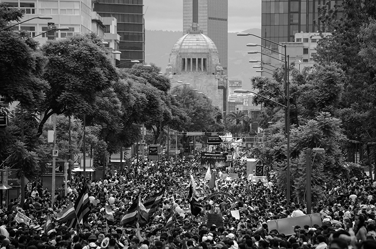 Reivindicar derechos en sociedades conservadoras. Marcha de la diversidad en la ciudad de México, 2015. (Foto Notimex)