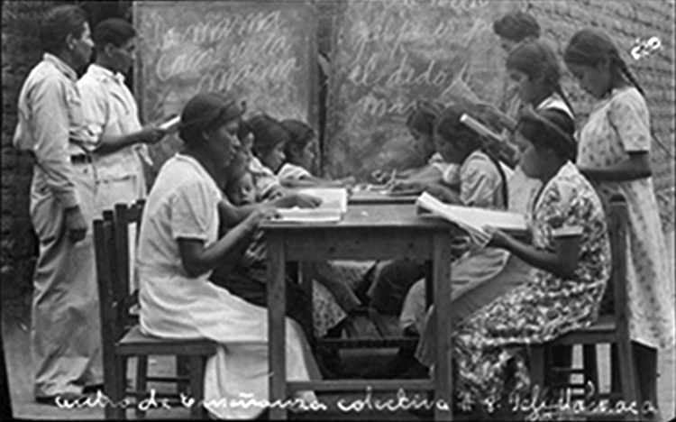 Docentes posrevolucionarias. (Foto: Archivo General de la Nación.)