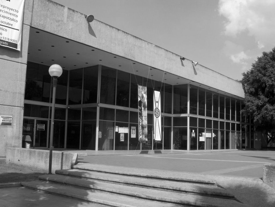 Imagen de la biblioteca de la UAM, Azcapotzcalo (Foto: Luis Corona, www.panoramio.com)