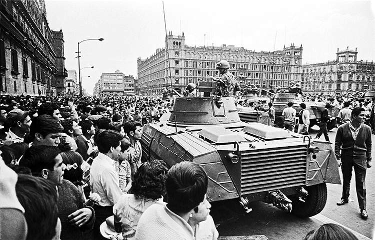 El ejército en el Zócalo, el 28 de agosto, 1968.